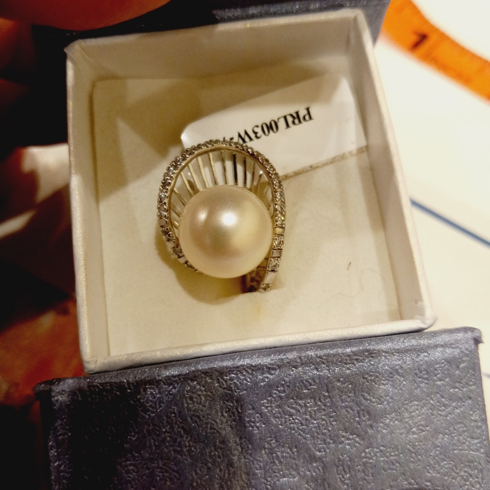 Ladies ring